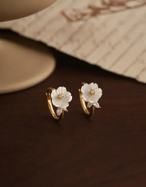 Mother of Pearl Flower Hoop Earrings,Dainty Floral Pearl Hoop Earrings